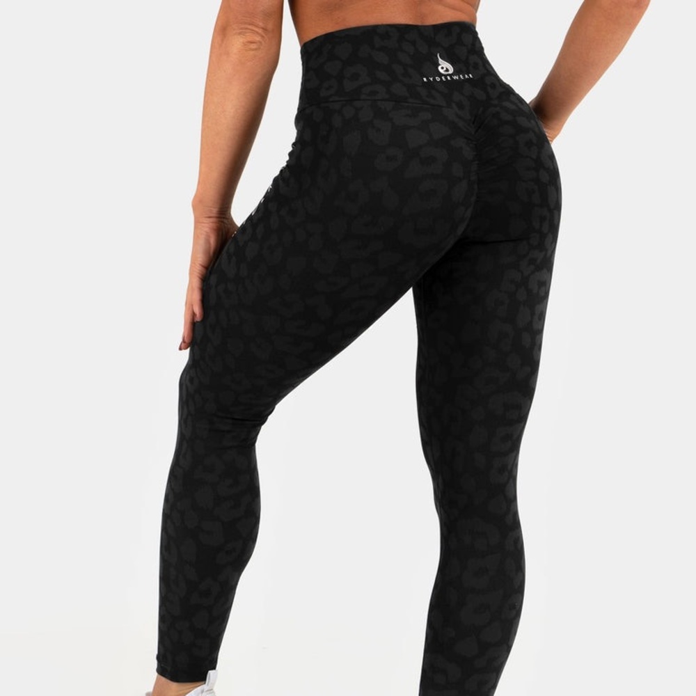 RYDERWEAR Scrunch Leggings